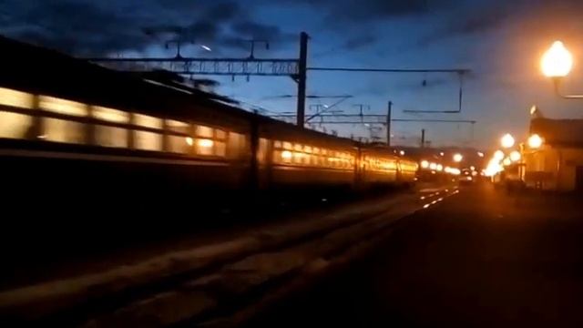 Электропоезд ЭР9Е-602 прибывает из Жлобина