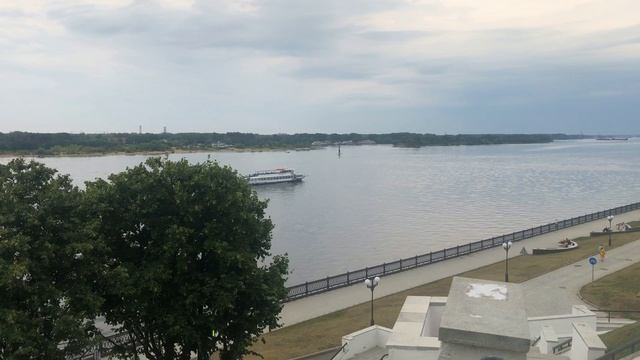 Катер на реке. г. Ярославль