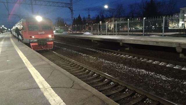 11 апреля 2025Электропоезд ЭТ2М-128 Сообщением Тосно-Санкт-Петербург Отправляется с платформыКолпино