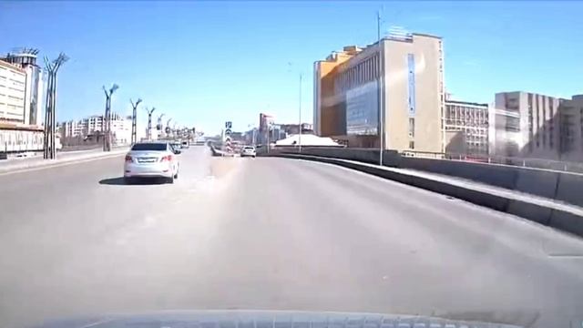 Подрез на Солярисе в Омске на мосту