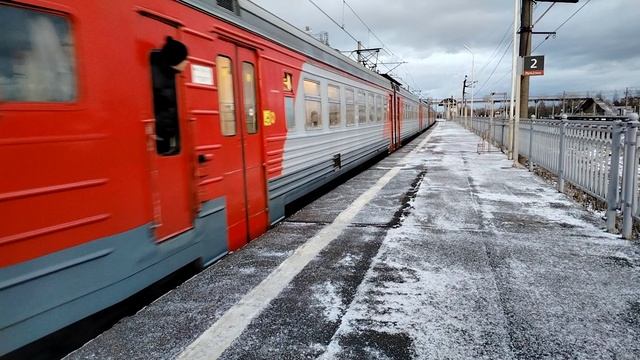 11 апреля 2025 г. Электропоезд ЭТ2М-056 Сообщением Любань-Обухово Отправляется с платформы Тосно-2