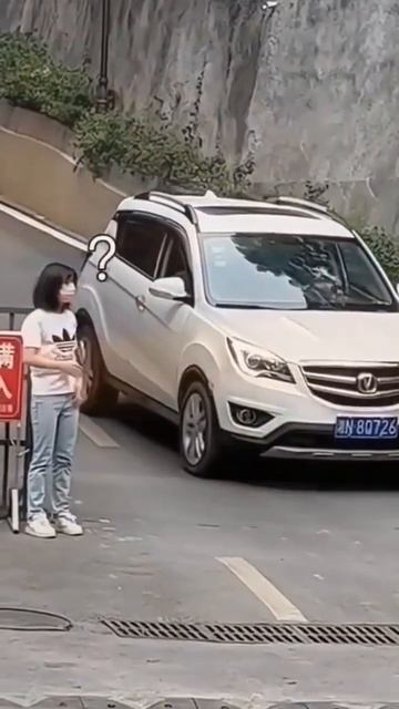 ну тепло же на улице