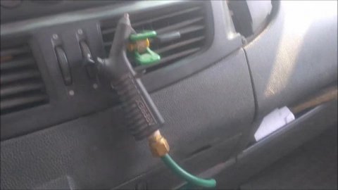 Mostrando o local CONECTOR DIAG IVECO TECTOR - Como Achar o Conector Rapidamente no Caminhão.