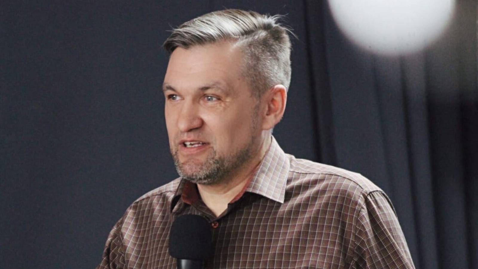 Проповедует пастор церкви Виталий Храпков г. Липецк