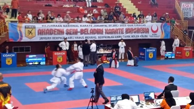 kejurnas karate aski junior -48 kg putri, aski DKI (merah) vs aski DIY (biru)