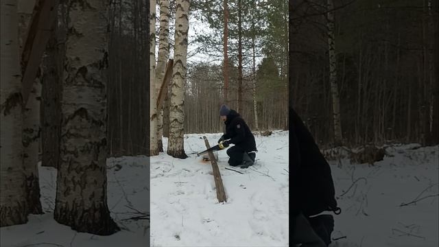 Съездили проведать избушку .  Звери разгулялись !  Пришла зима в апреле .р