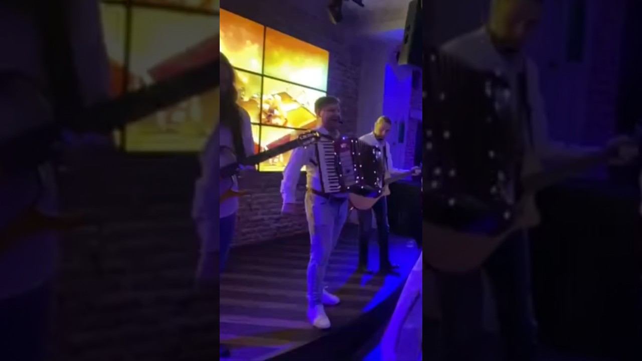 Сергей Макаров и ансамбль цыганской песни «Романэс» (в гражданском)