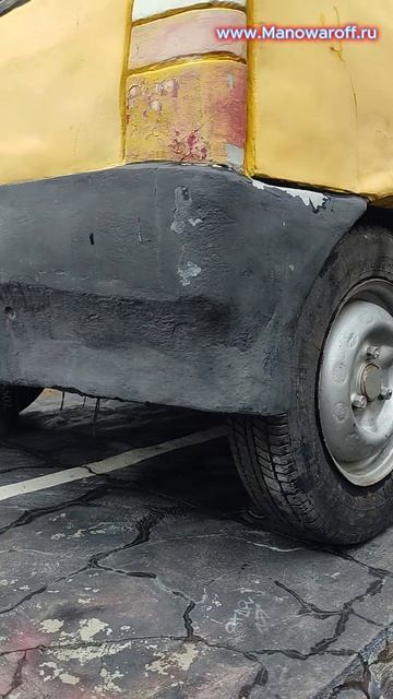 Памятник автомобилю Ока в Серпухове