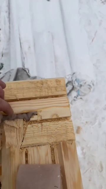 Вот по такому принципу запиливается угол так называемый «ласточкин хвост» #строительство #стройка