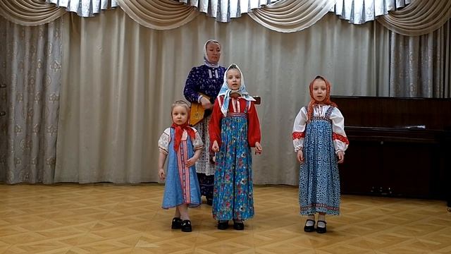 Трио "Сестрички-невелички" (сестры Александра, Надежда и Екатерина Седых) песня "Прошли три казака"