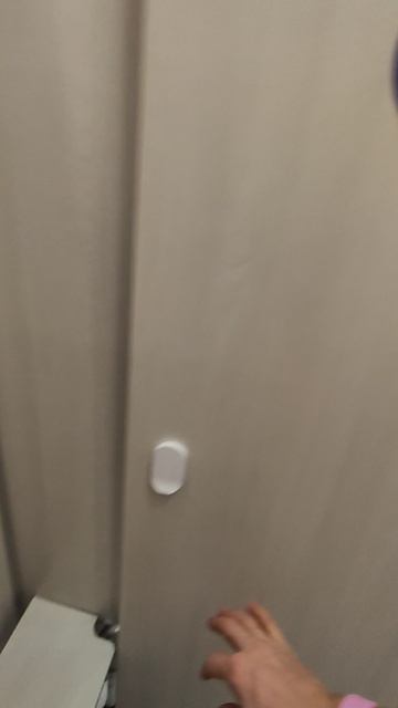 в раздевалке аквапарка Лужники