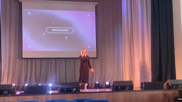 Солистка вокальной группы «НОН-СТОП» с песней «Пропавшим без вести"