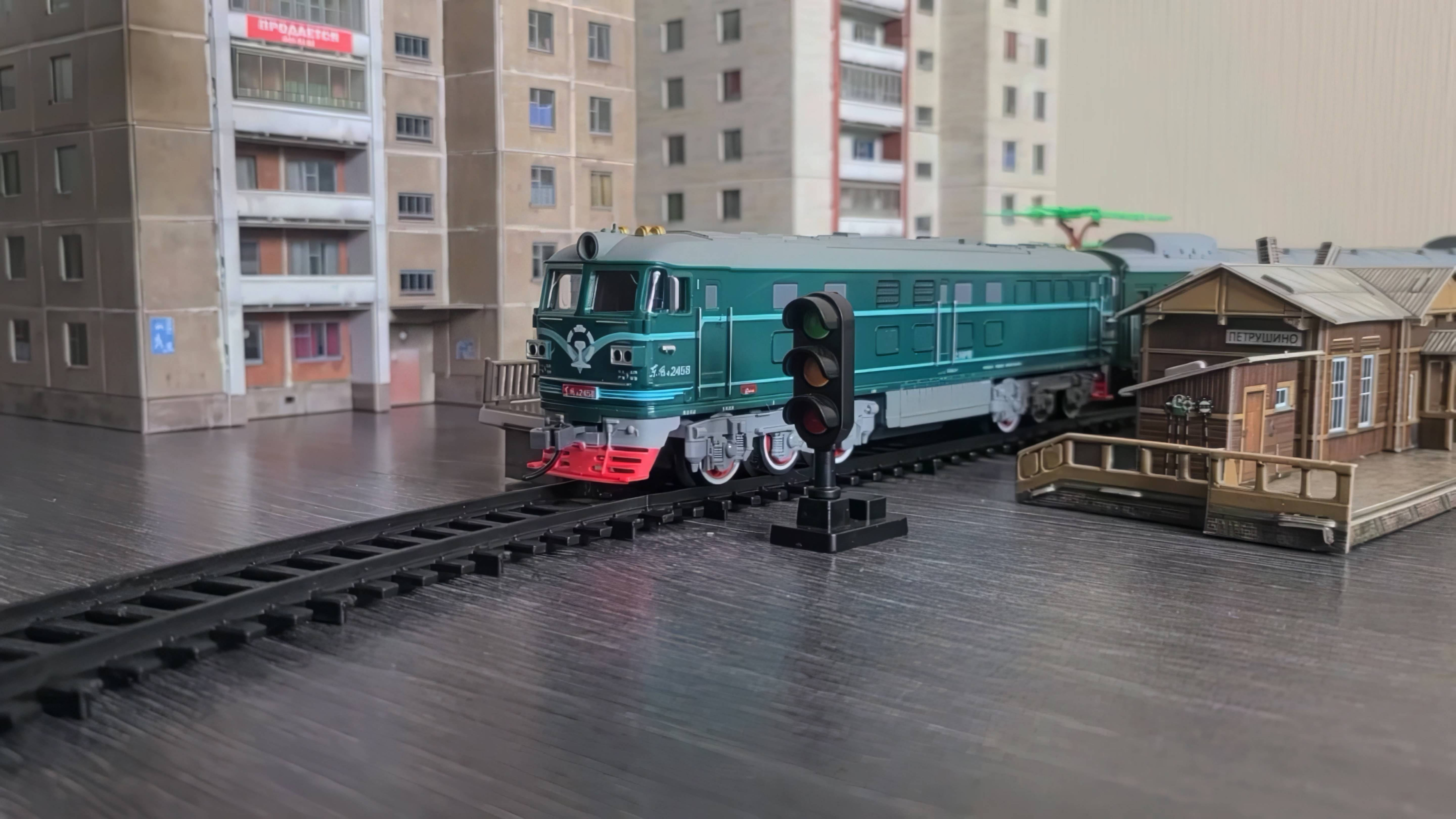 Обзор железной дороги  Тепловоз DF4B и пассажирские вагоны
