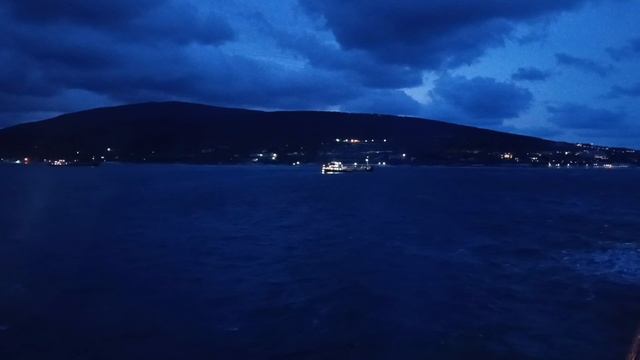 Хмурое утро на якоре