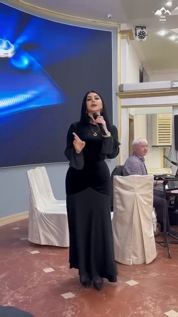 Амина Аминова поет