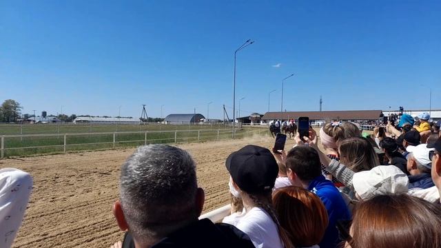 Скачки в честь 79-летия Великой победы на хуторе Очеретоватом Краснодарского края, часть 1