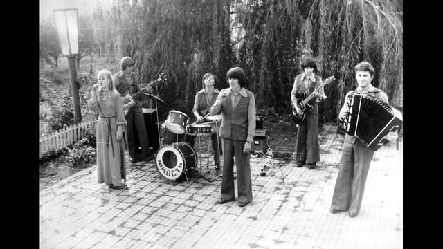 Отцвела липа белая