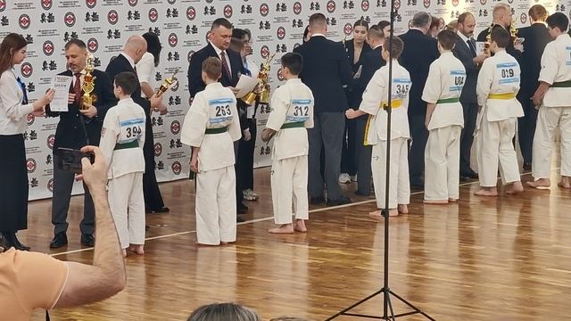 VID_20250412_191134.mp4
