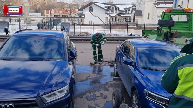 👎Персонал МАДИ и ГКУ АМПП Нарушение закона курение у 🚭 при эвакуации авто возле ТЦ Щука в Москве