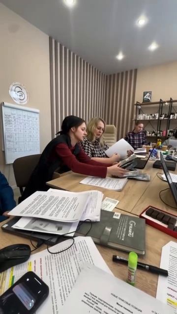 Атмосфера планерок на Главном Косметическом заводе.
