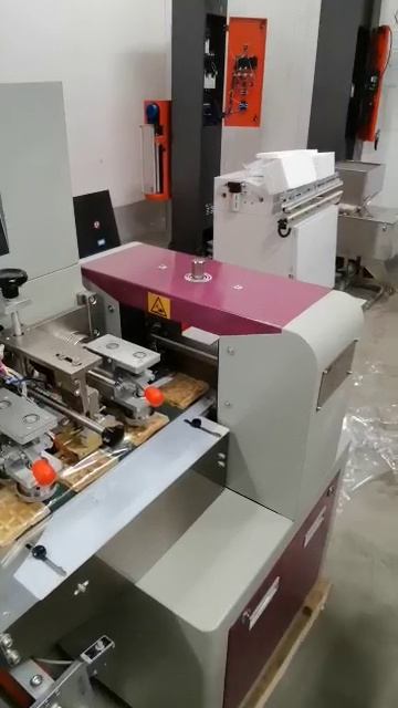 Демо-показ работы сервоприводной упаковочной машины MAGIKON-250AGXS с продуктом заказчика