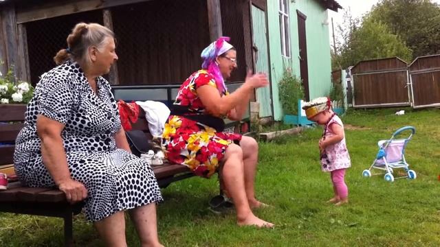 танец малышки в кокошнике