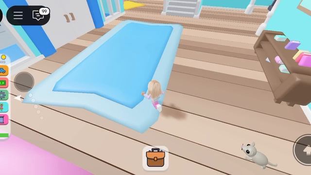 Играю в новую и интересную игру.(В Роблокс)