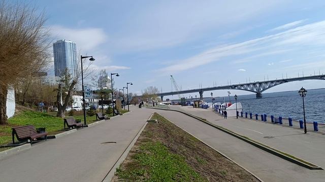 Набережная Волга Саратов апрель