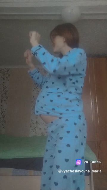 с таким животом уже тяжело танцевать