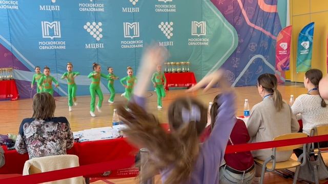 Сестра - лучший болельщик! #фитнесаэробика
