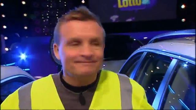 Janne försöker få plats med alla bilar i studion! - BingoLotto 6/1 2013