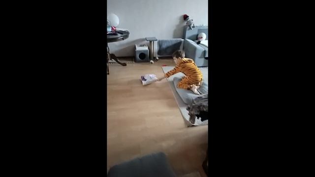 1000003890.mp4