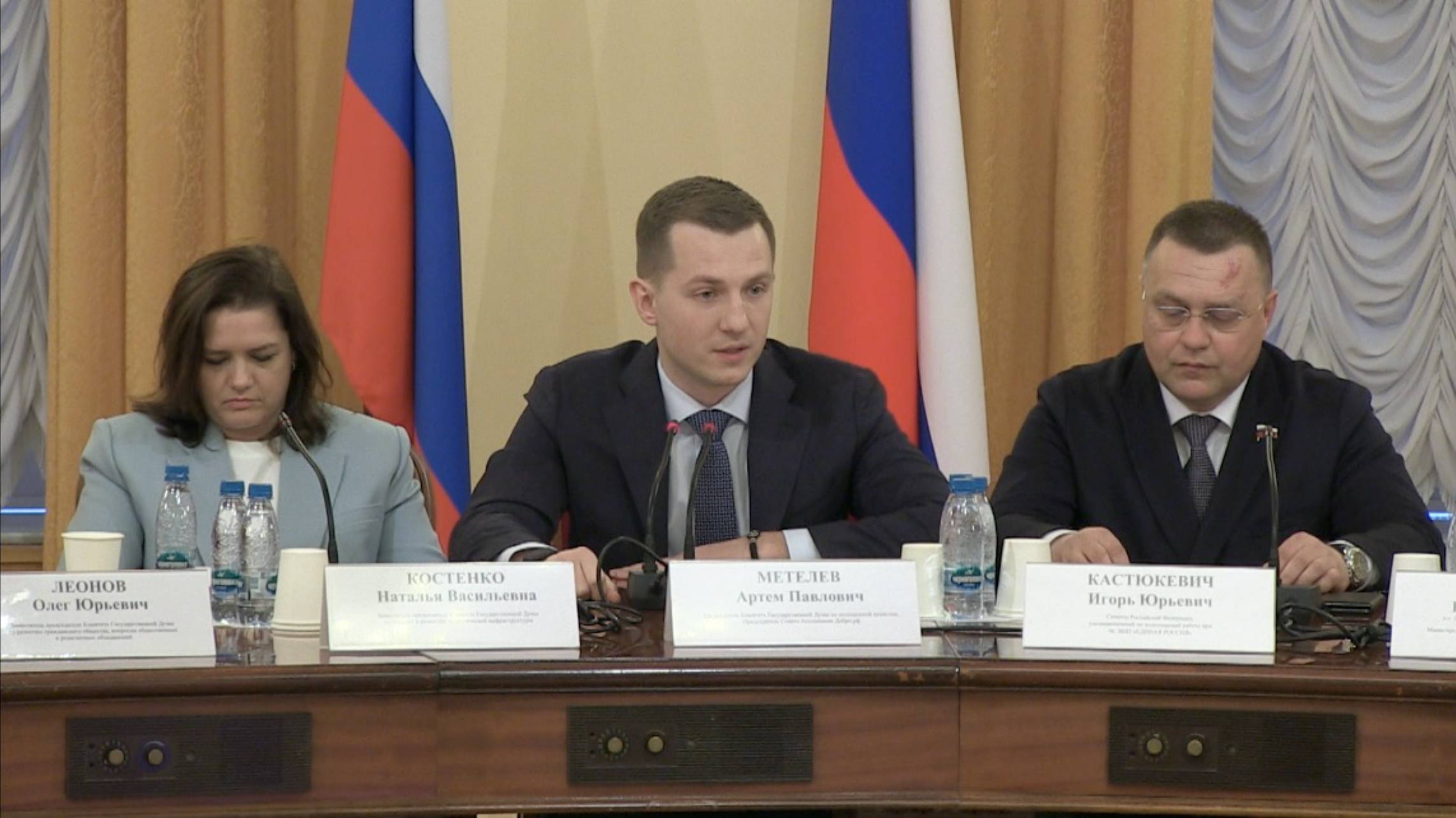 «ЕДИНАЯ РОССИЯ» РАЗРАБОТАЕТ ЗАКОНОПРОЕКТ О КООРДИНАЦИИ РАБОТЫ ВОЛОНТЕРОВ В УСЛОВИЯХ ЧС