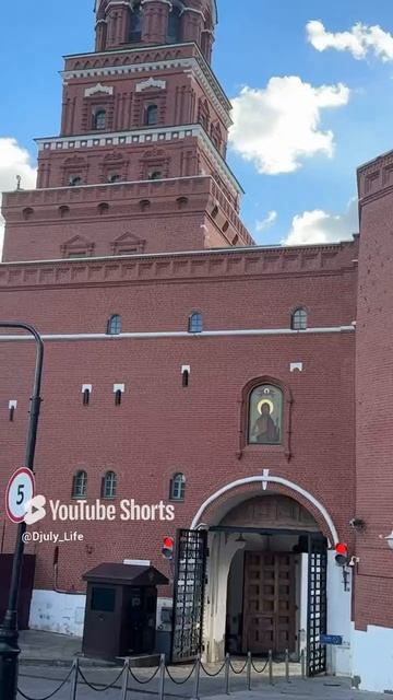 6. Вот и закончилась наша экскурсия по Кремлю в Москве, прогулка по Александровский саду — парку 👍