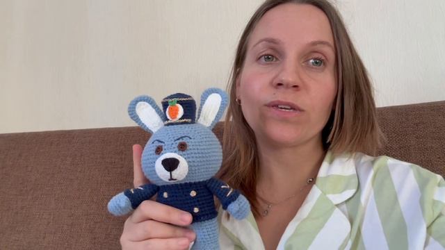 Хочешь связать такого персонажа? Вышлю схему.