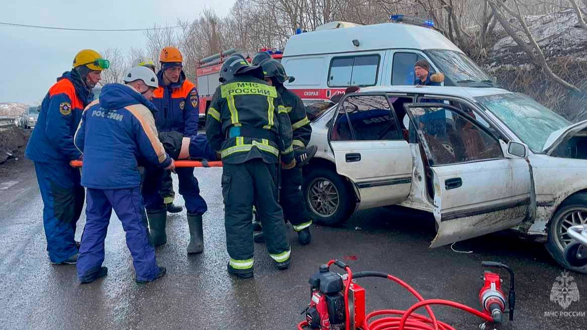 Два человека пострадали в ДТП с рейсовым автобусом