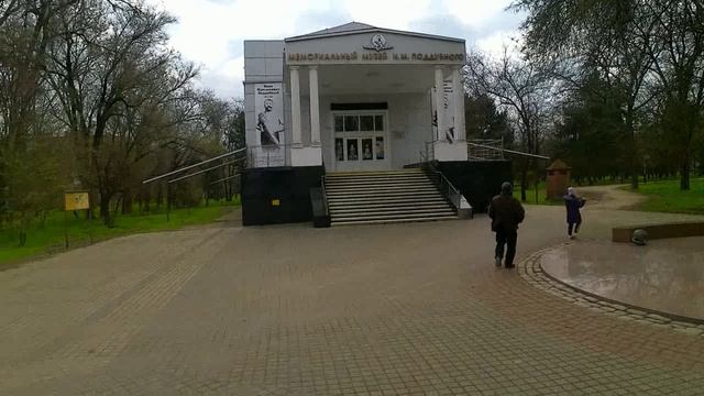 Подготовка парка к маю.