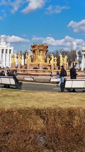 Золотые скульптуры ВДНХ!)