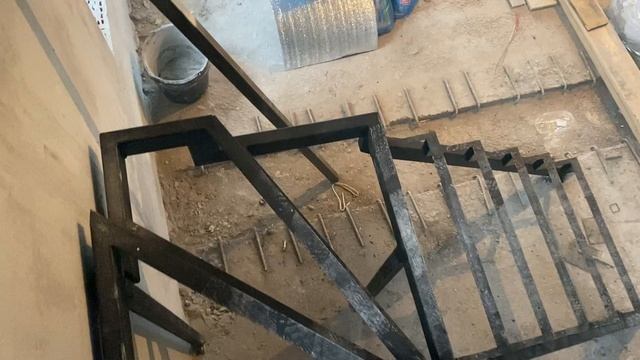 Монтаж металлокаркасов лестниц