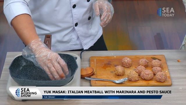 Yuk Masak: Italian Meatball with Marinara, Pesto Sauce
