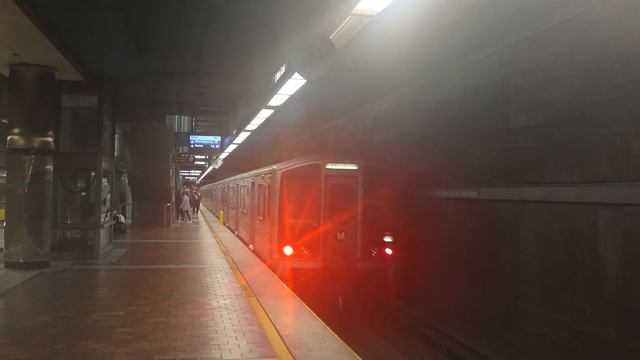 los Angeles metro subway arrive at 7th metro center