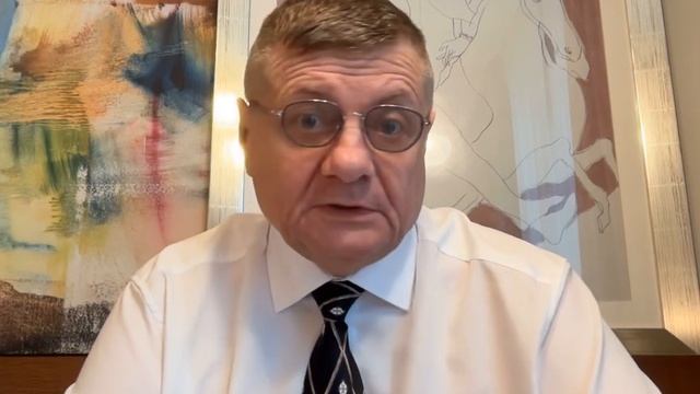 ... и украинские чиновники которые в том же центре решили ради своего пиара устроить праздник ...