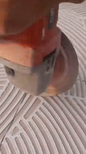 Как можно сделать круглое отверстие в плитке одной болгаркой 

СМЕКАЛКА👍