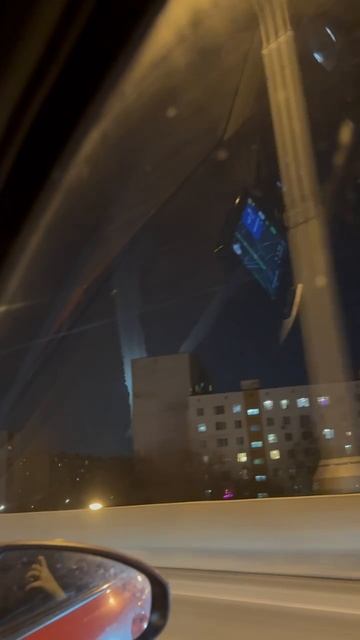 Огромный символ V появился в небе над Москвой
Местные жители публикуют кадры в Сети.