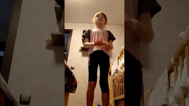 VID_20250415_204420.mp4