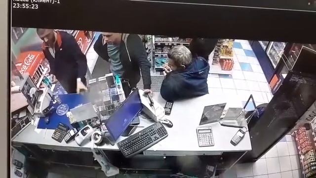 Парфюм Миллер. Воруют мужики, позор!