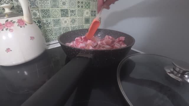 Мы снова с вами. Готовлю ужин. Украшения своими руками.