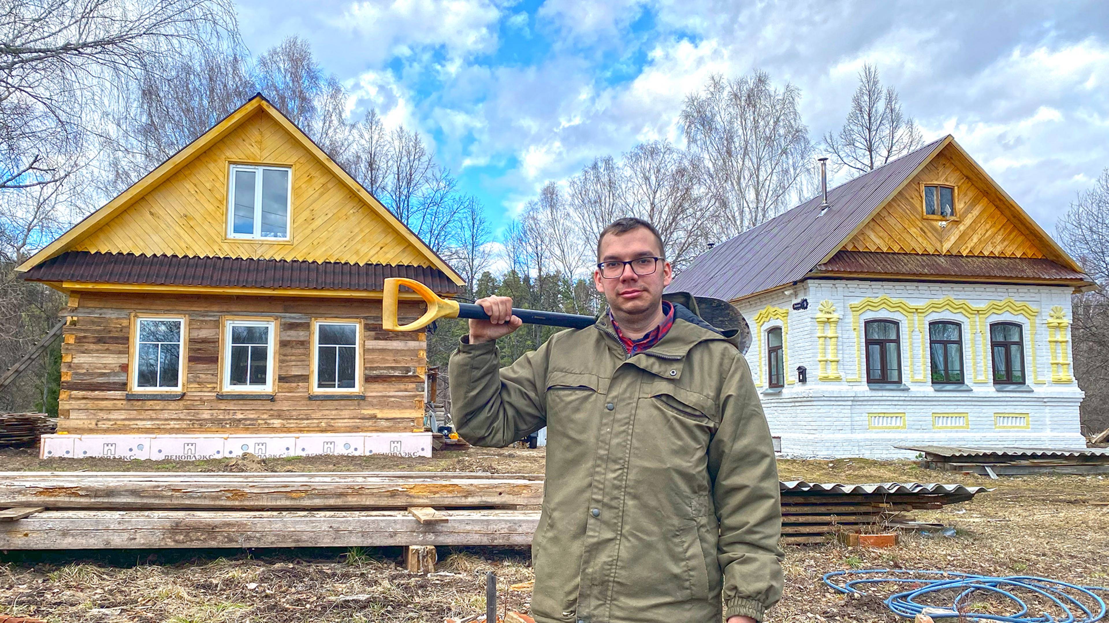 Живу в деревне, где почти не осталось домов. Борьба с запустением. Клею массивную столешницу