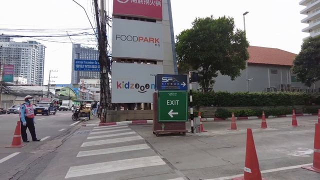 Pattaya 4K Walk Soi BuaKhao, BuaKhao Market, TREE TOWN BAR Area. Sep 2022.