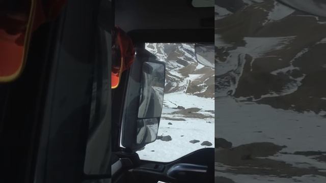 Может в снежки?))